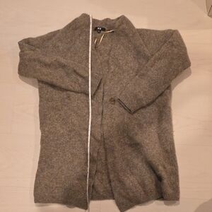 Uniqlo Women 100% Wool Gray Sweater